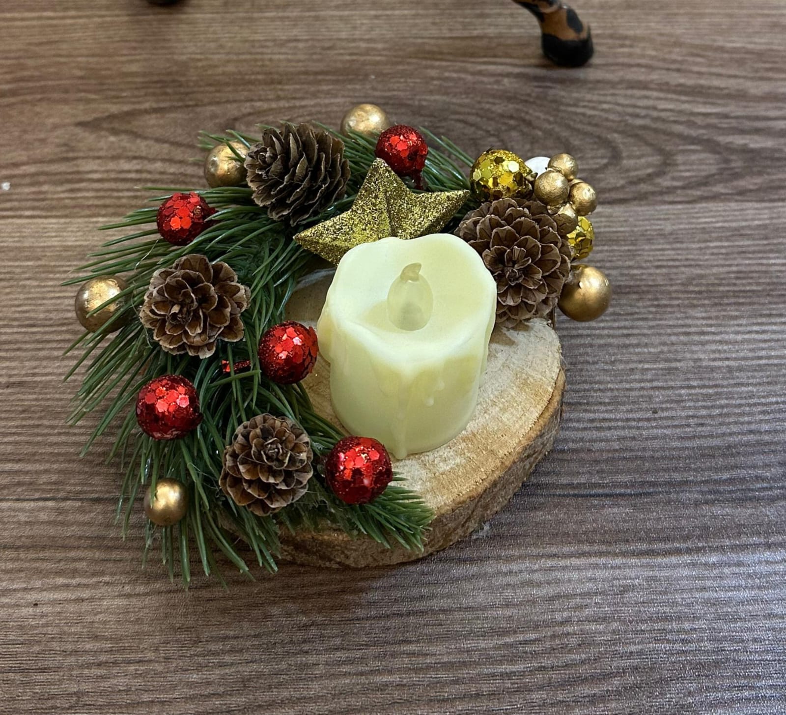 A handmade Christmas table centerpiece 🎄